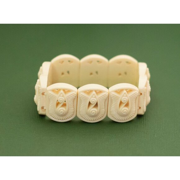 Vintage Boho Cream Flexible Plastic Bracelet by Avon K6 - Picture 1 of 4